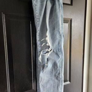 Size 6 Old Navy wide legged ripped jeans